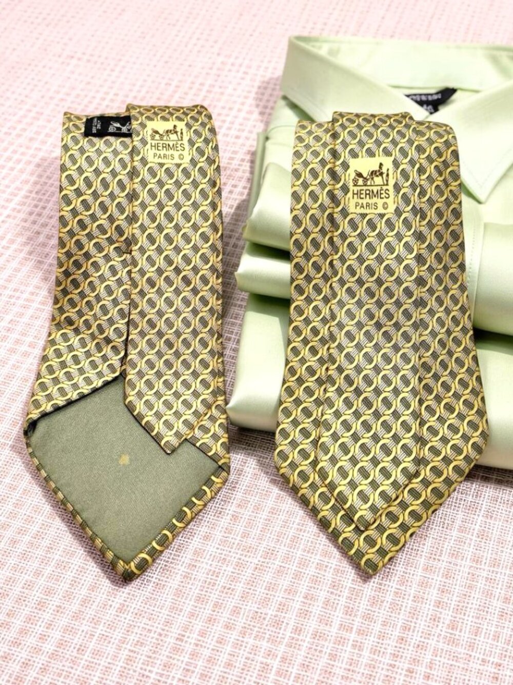 Classic Hermes Paris  Necktie 100%  Silk Olive gold Made In France 7760FA (54